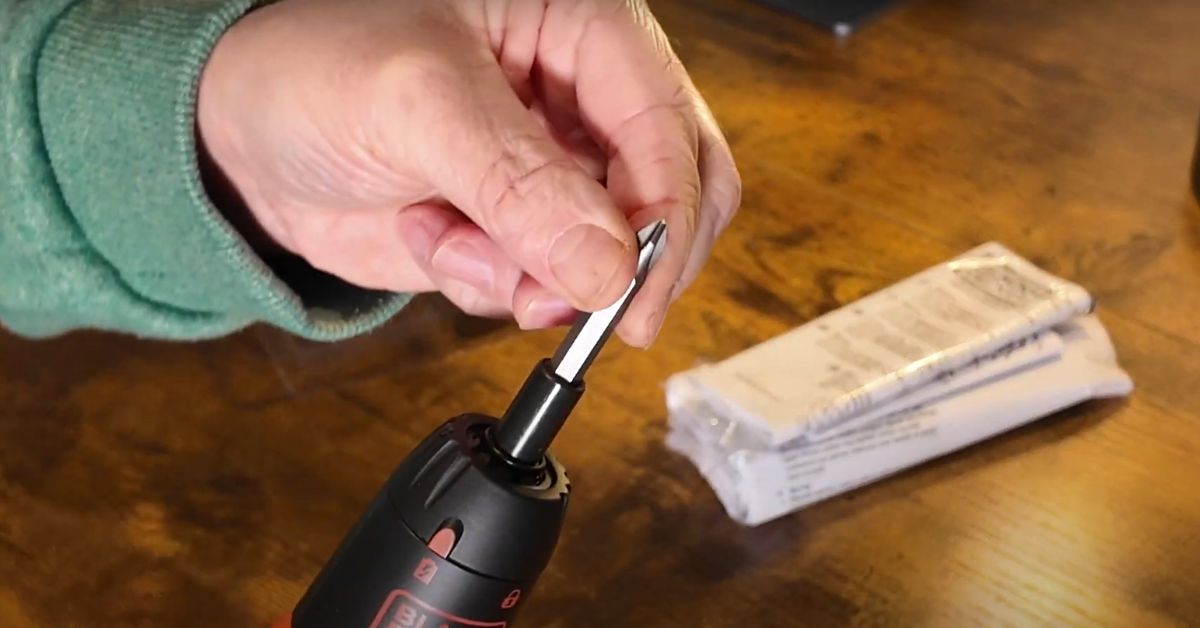 Black And Decker 6v Handheld Screwdriver Review (2)