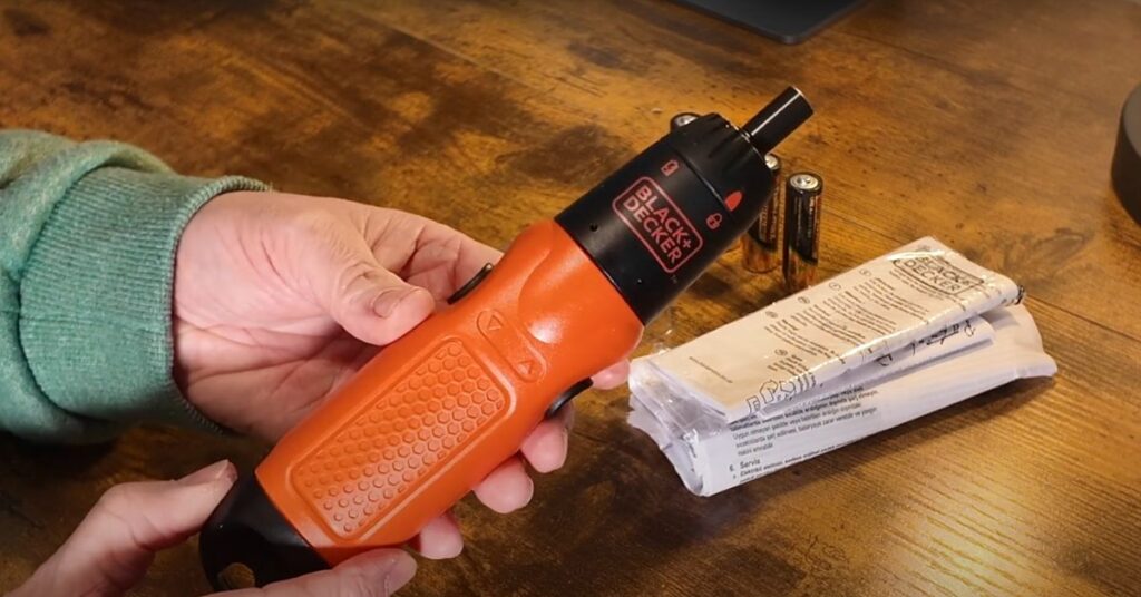 Black And Decker 6v Handheld Screwdriver Review (5)