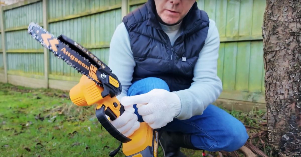 Brushless Mini Chainsaw Review (3)