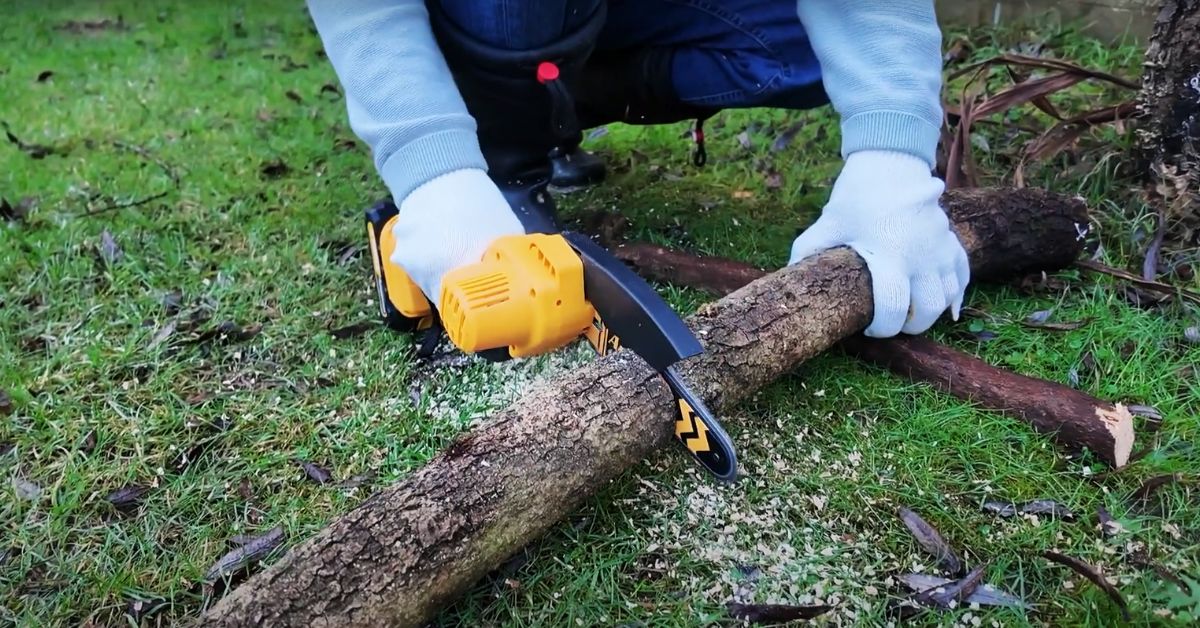 Brushless Mini Chainsaw Review (8)