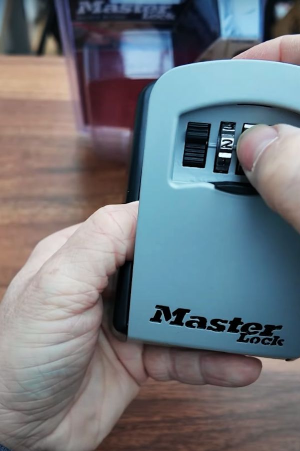 Master Lock Key Safe Review (3)